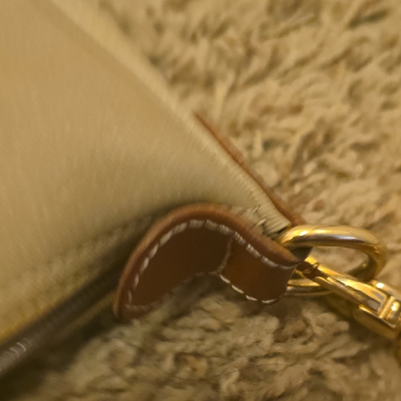 Elegant Longchamp Tan Shoulder Bag - Picture 7 of 14